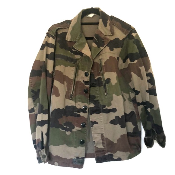 Brandy Melville Jackets & Blazers - CAMO JACKET BRANDY MELVILLE